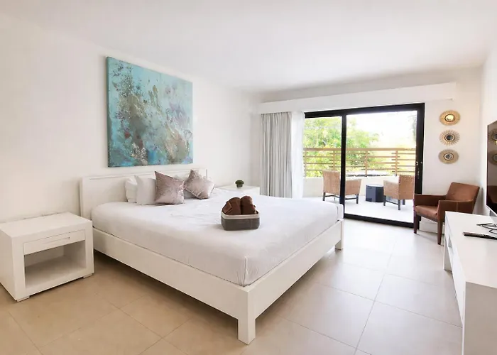 Aldea Thai Steps To And 5th Ave Aparthotel 3*