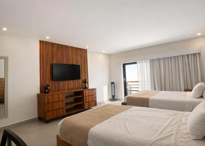 Aldea Thai Steps To And 5th Ave Aparthotel 3*