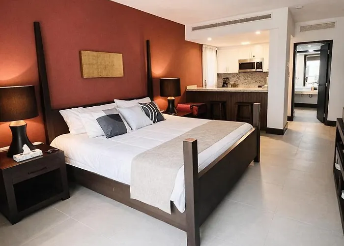 Aparthotel Aldea Thai Steps To And 5th Ave 3*