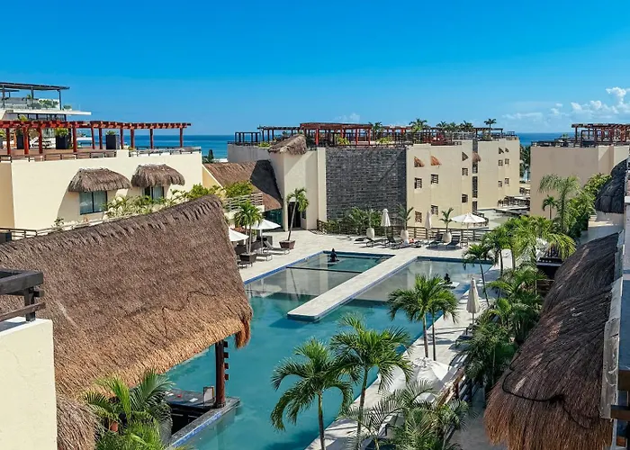 Aparthotel Aldea Thai Steps To And 5th Ave 3*