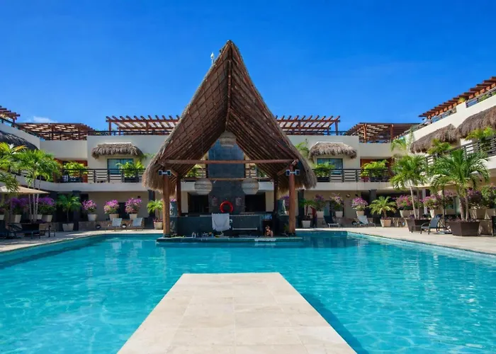 Aldea Thai Steps To And 5th Ave Aparthotel