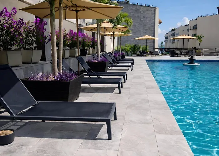 Aldea Thai Steps To And 5th Ave Aparthotel
